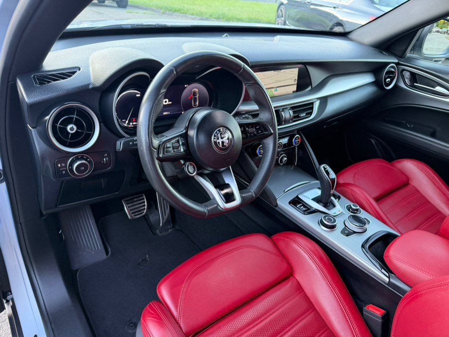 Used 2024 Alfa Romeo Stelvio Ti w/ Performance Driving Package AWD/4WD image 17