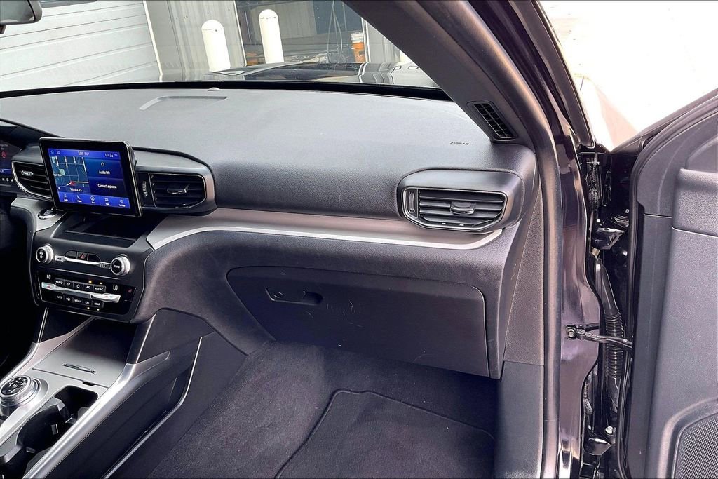 Used 2020 Ford Explorer XLT w/ Equipment Group 202A AWD/4WD image 16