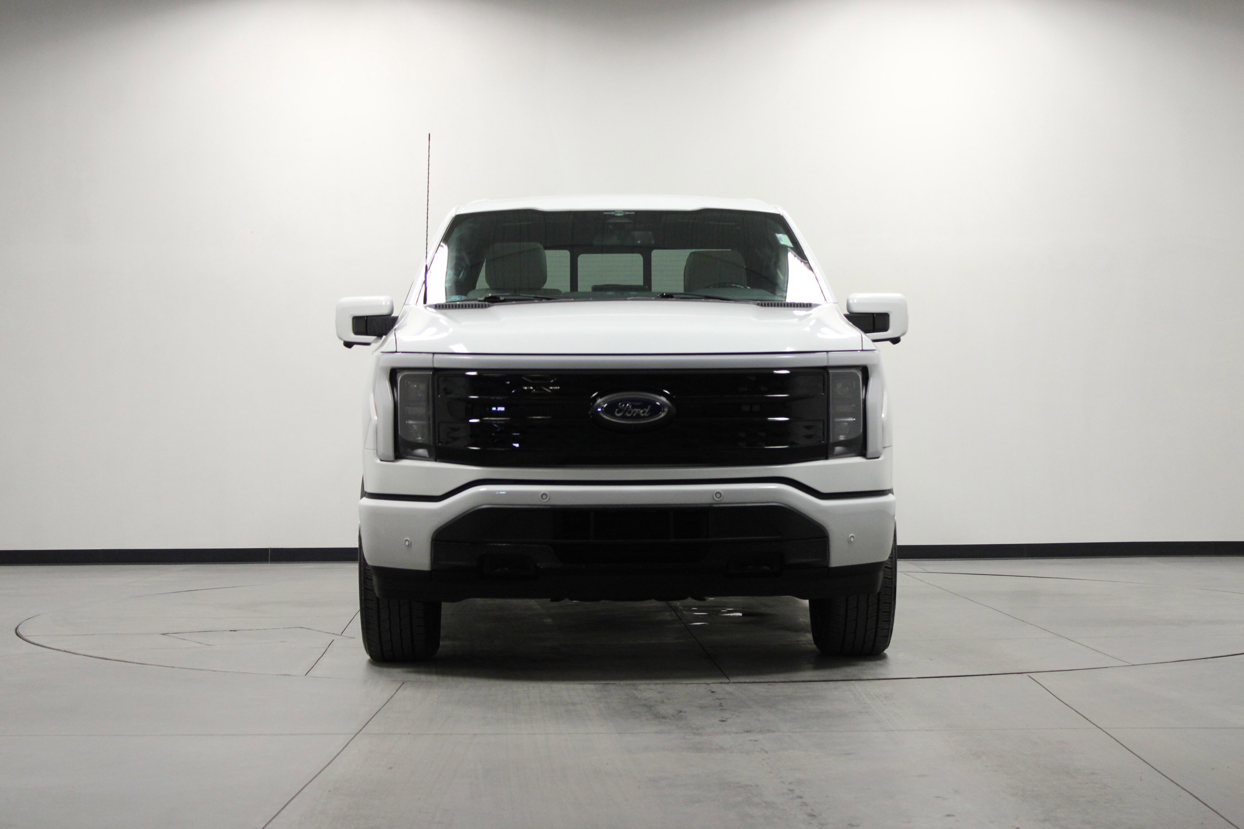 Used 2023 Ford F150 Lightning Platinum image 9