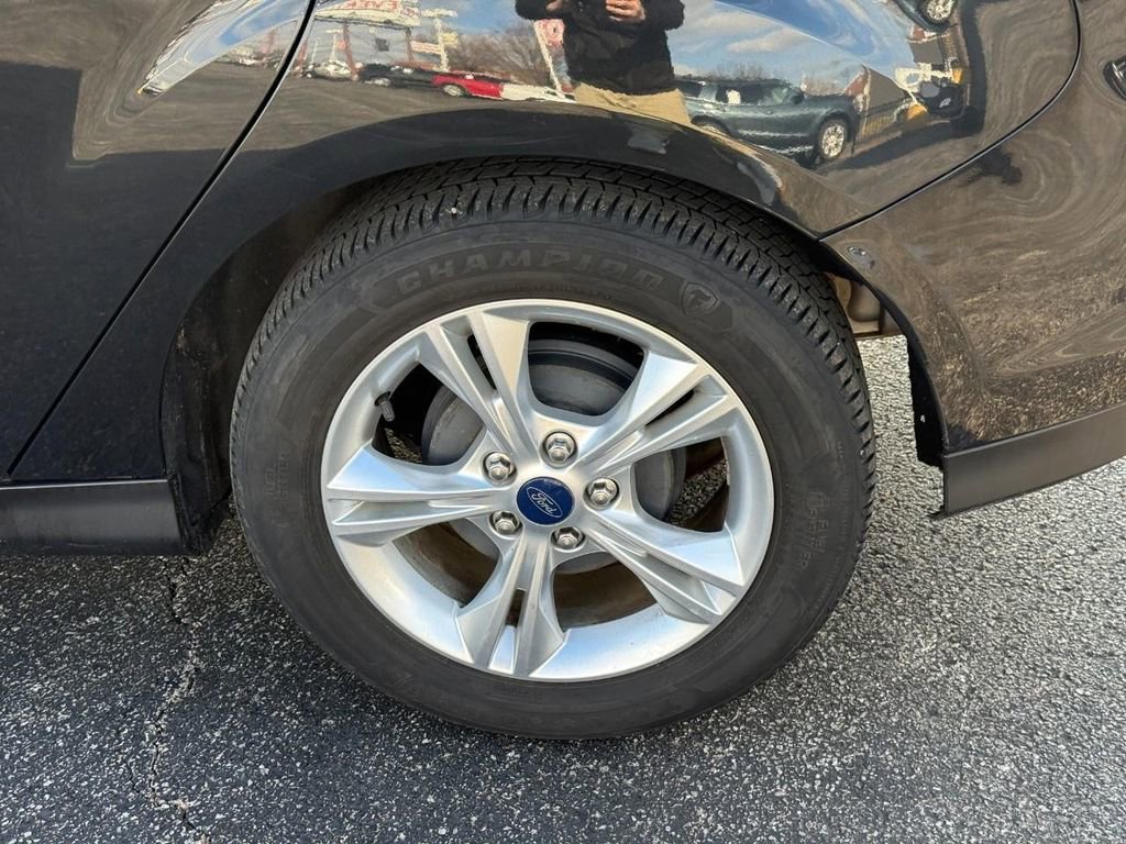 Used 2014 Ford Focus SE w/ SE Winter Package image 6