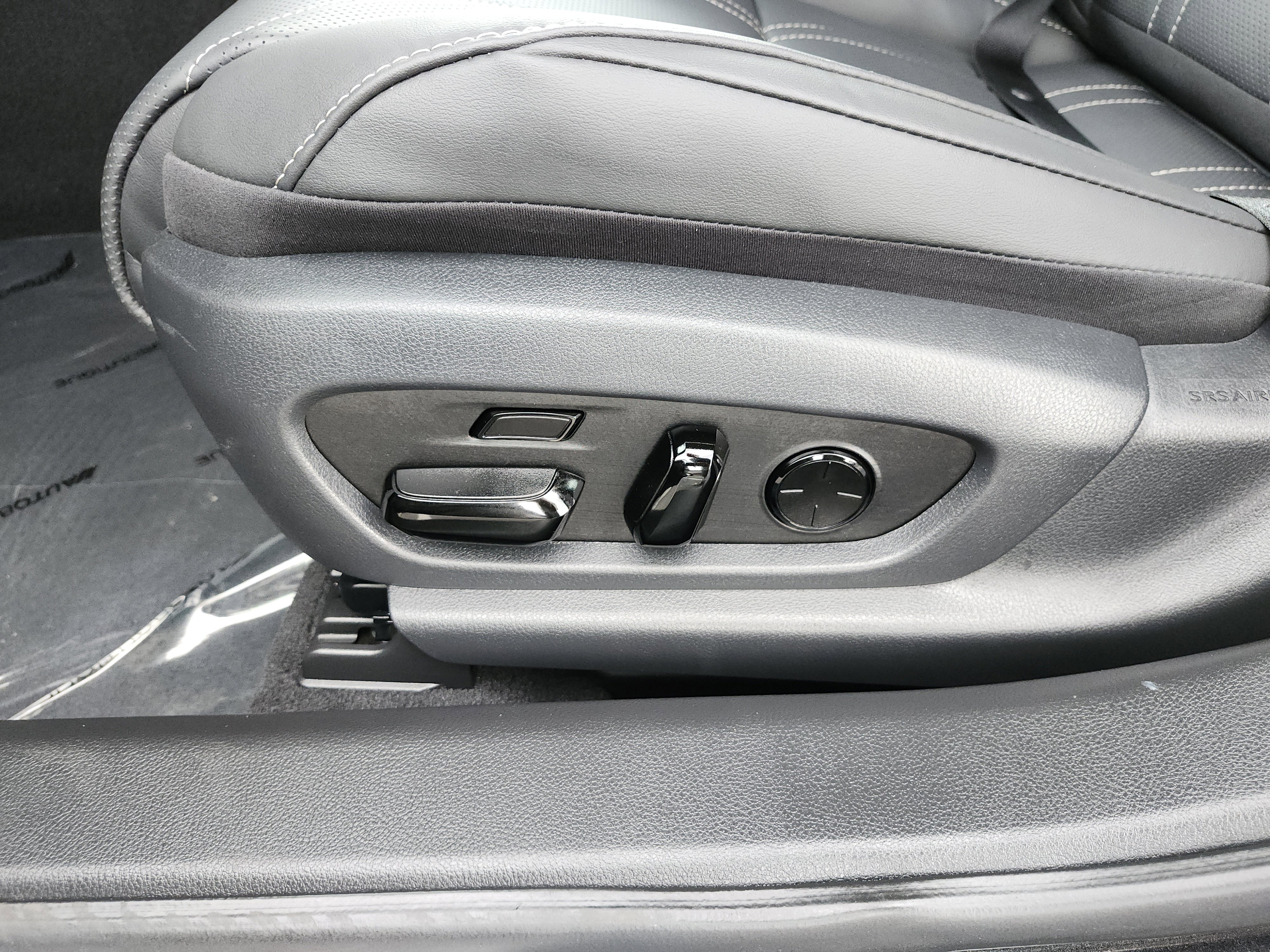 Used 2025 Lexus ES 300h Ultra Luxury w/ Accessory Package (Z2) image 28