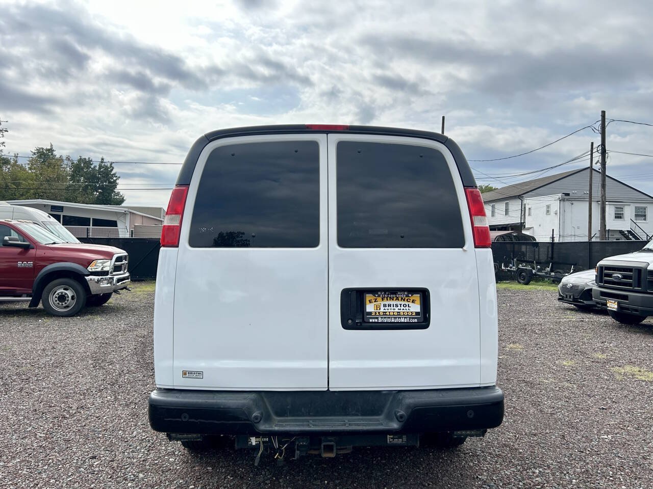 Used 2018 Chevrolet Express 2500 w/ Driver Convenience Package RWD image 4