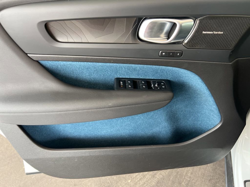 Used 2023 Volvo XC40 Recharge Ultimate w/ Protection Package Premier image 18