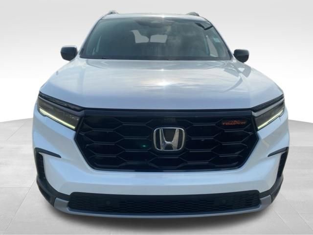 Used 2025 Honda Pilot TrailSport image 9