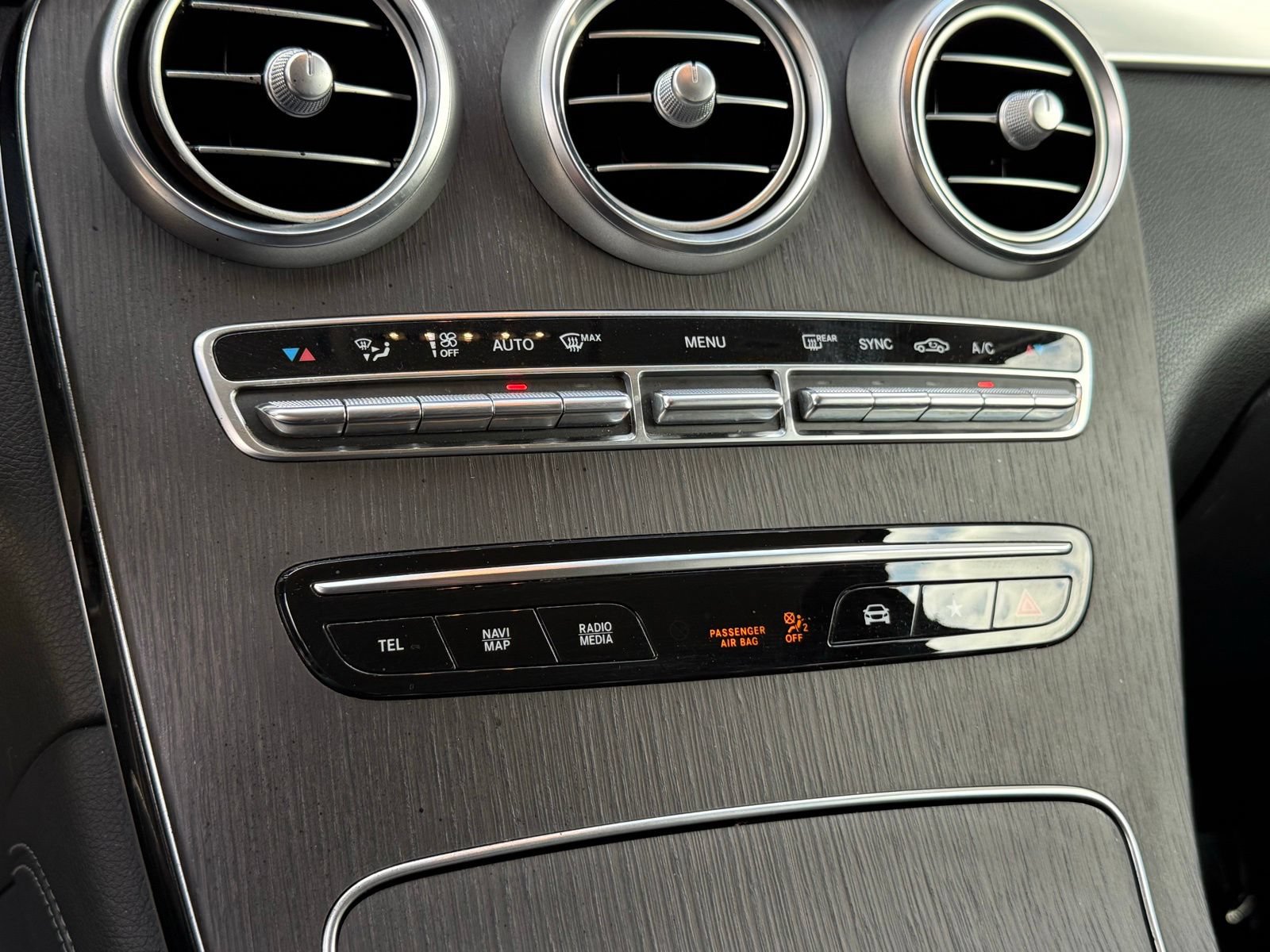 Used 2021 Mercedes-Benz GLC 300 w/ Premium Package image 33