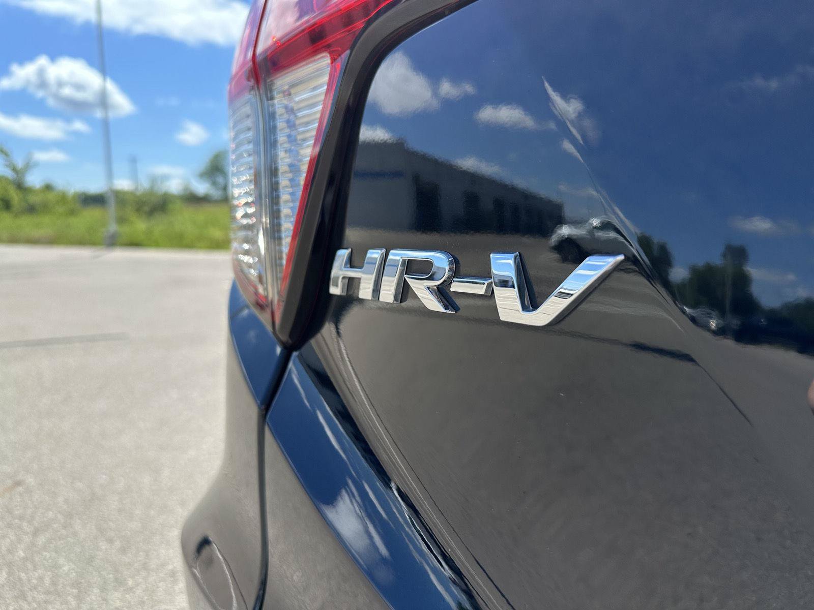 Used 2021 Honda HR-V EX-L image 8
