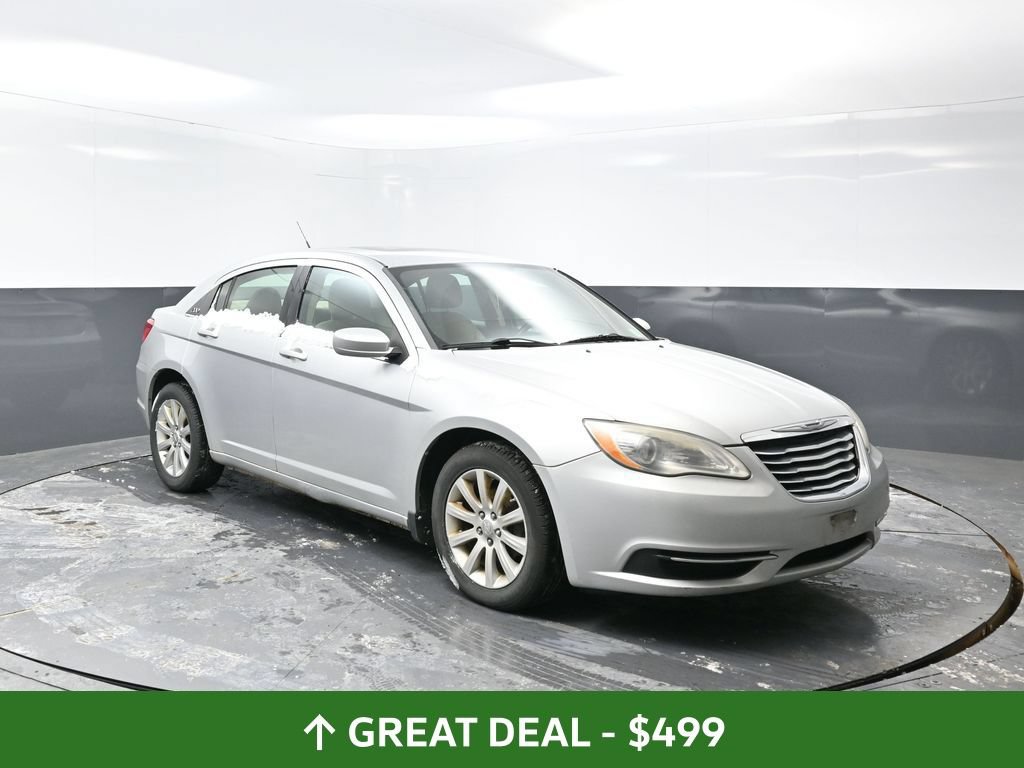 Used 2011 Chrysler 200 Touring FWD image 3