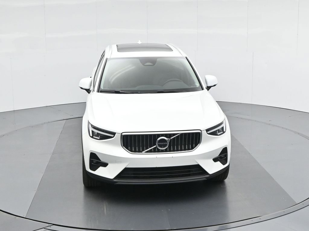 Used 2025 Volvo XC40 B5 Plus image 43