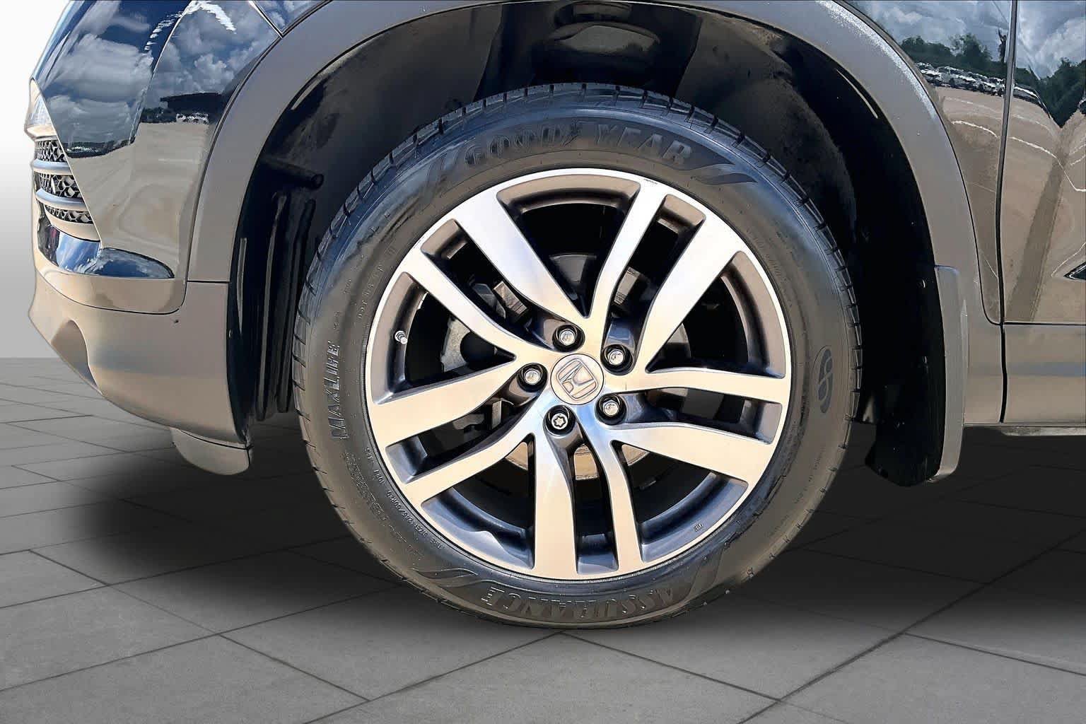 Used 2016 Honda Pilot Touring image 11