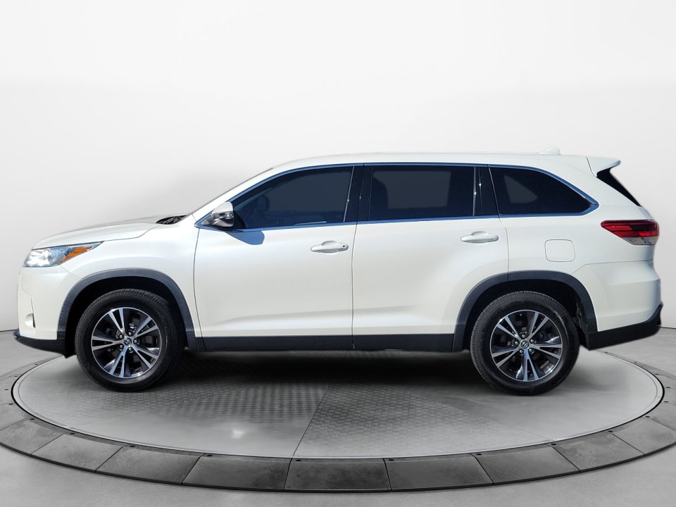 Used 2019 Toyota Highlander Plus FWD image 4