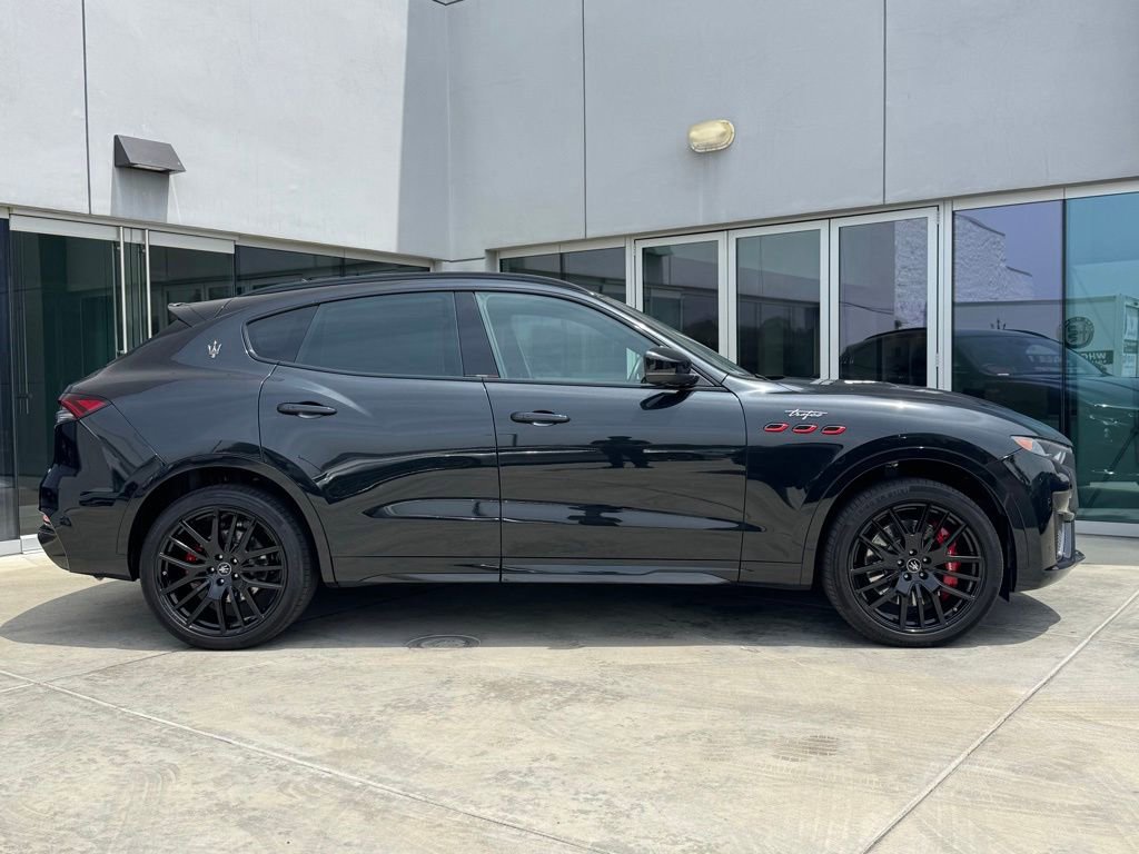 Used 2023 Maserati Levante Trofeo AWD/4WD image 8