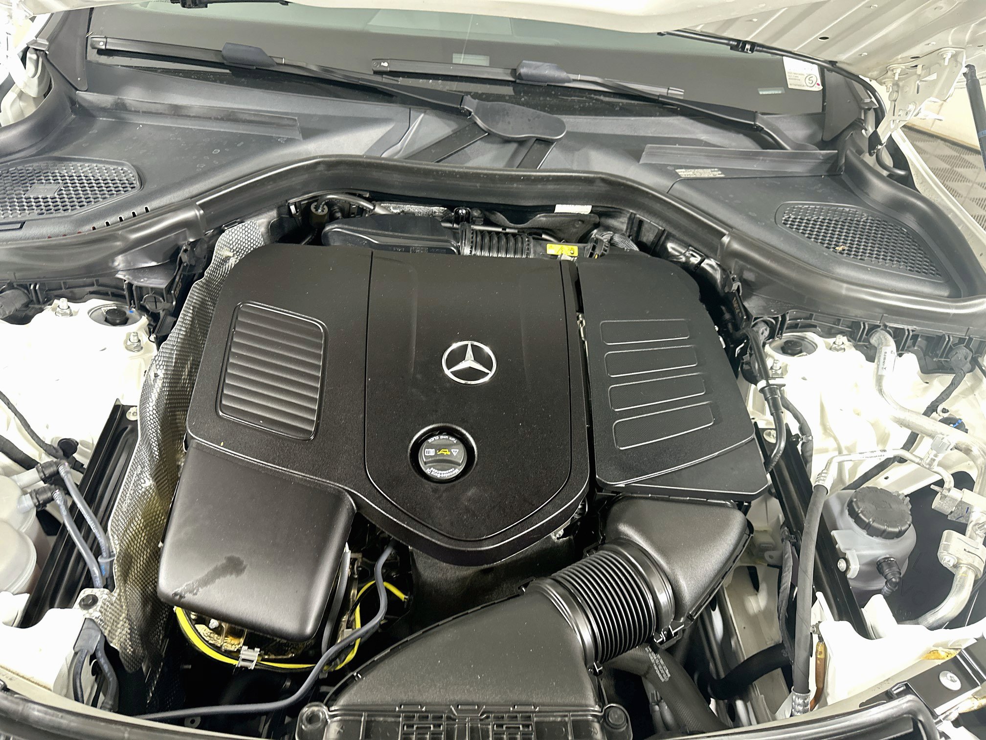 Used 2025 Mercedes-Benz GLC 300 image 33