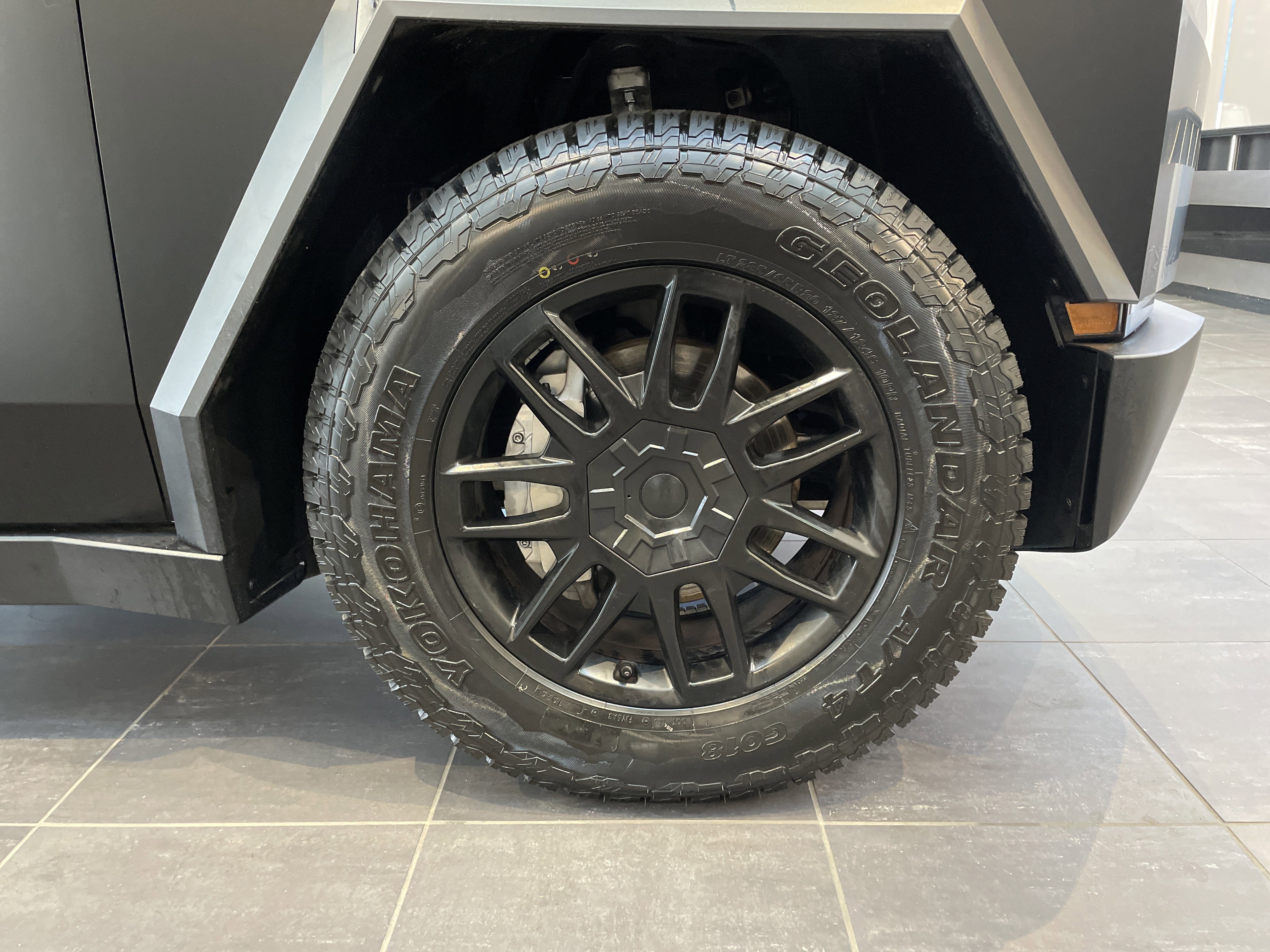 Used 2025 Tesla Cybertruck AWD Crew Cab image 12