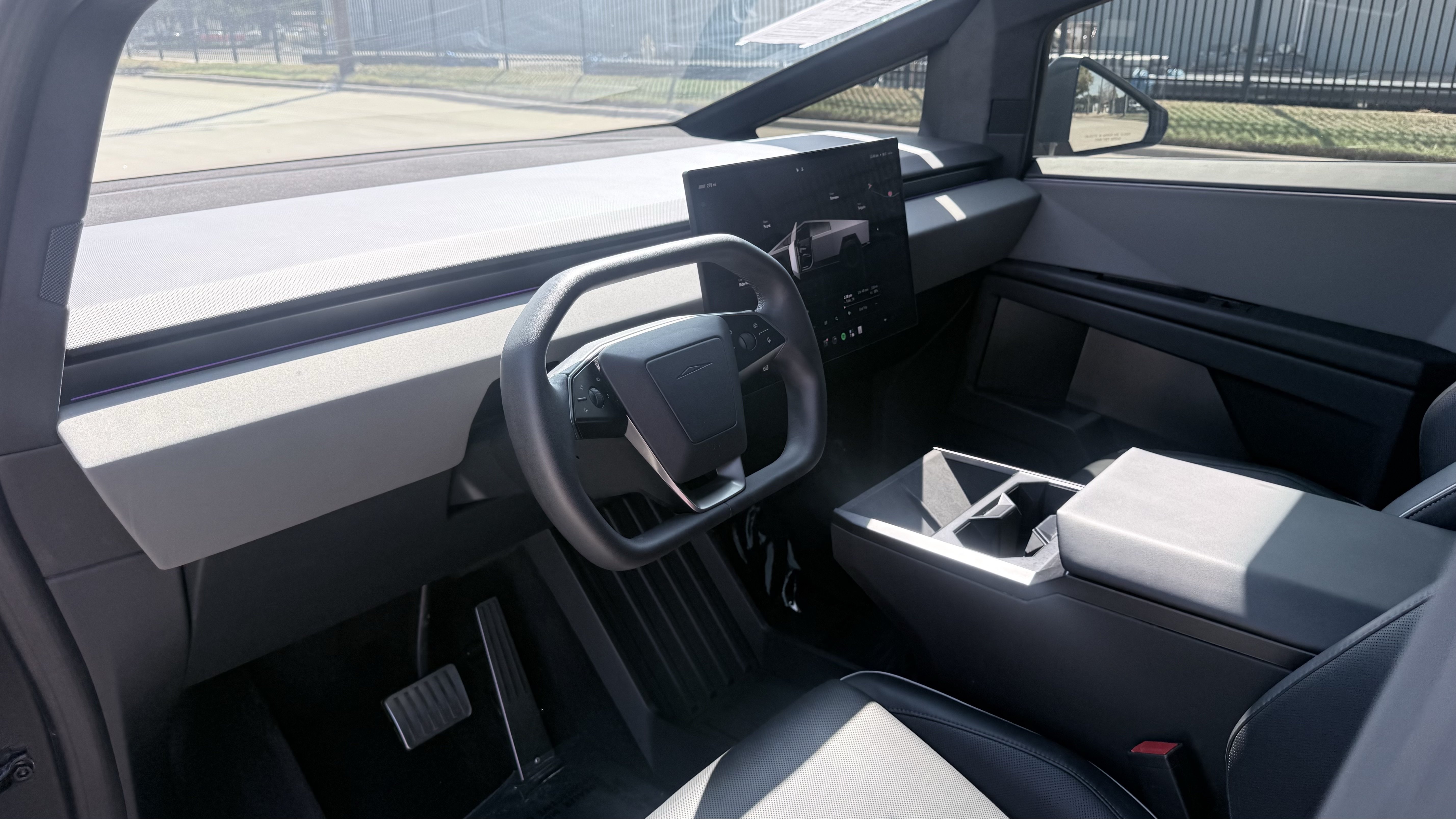 Used 2025 Tesla Cybertruck AWD Crew Cab image 30