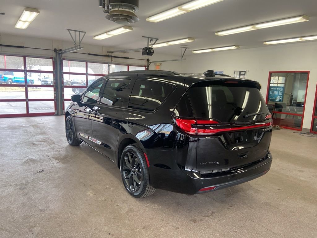 New 2026 Chrysler Pacifica Select w/ S Appearance Package AWD/4WD image 11