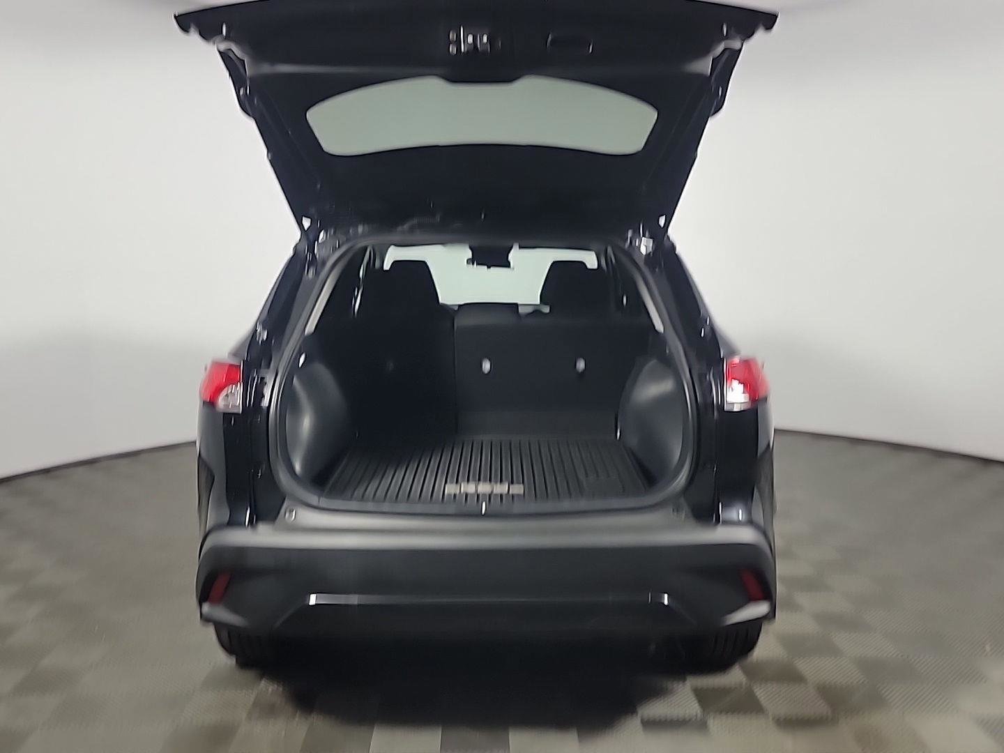 Used 2024 Toyota Corolla Cross LE w/ Black Badges Package (TMS) image 6