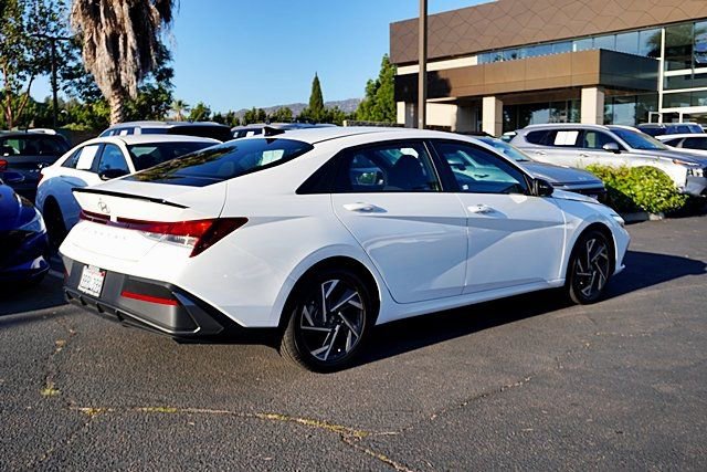 Certified 2025 Hyundai Elantra Sport image 8