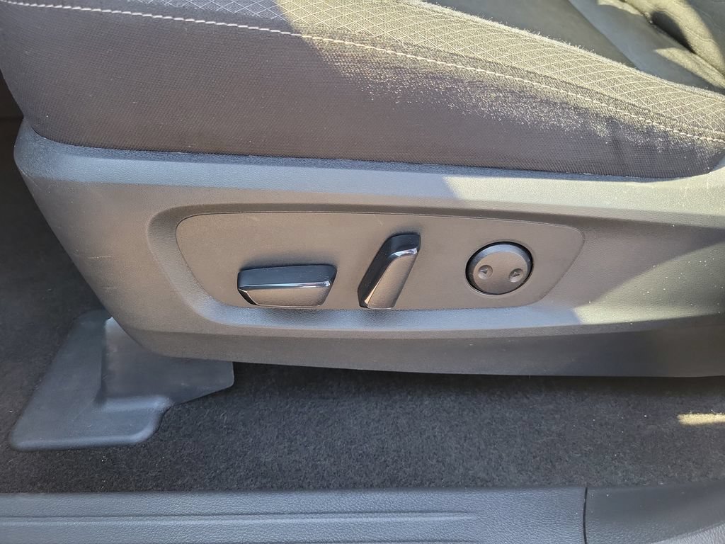 Used 2025 Nissan Pathfinder SV FWD image 20