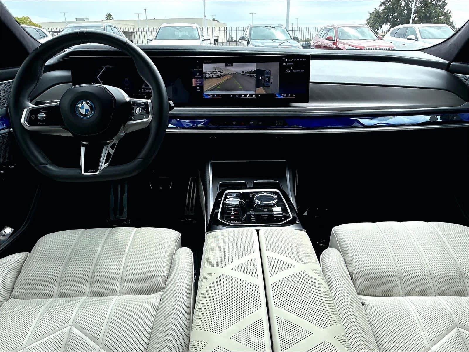 Used 2023 BMW i7 xDrive60 AWD/4WD image 10