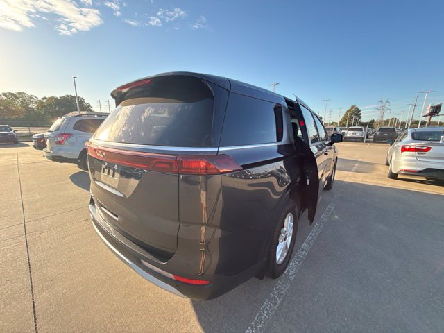 Used 2022 Kia Carnival LX FWD image 10