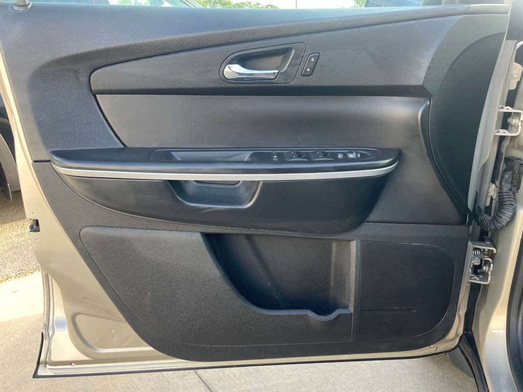 Used 2011 GMC Acadia SLE FWD image 16