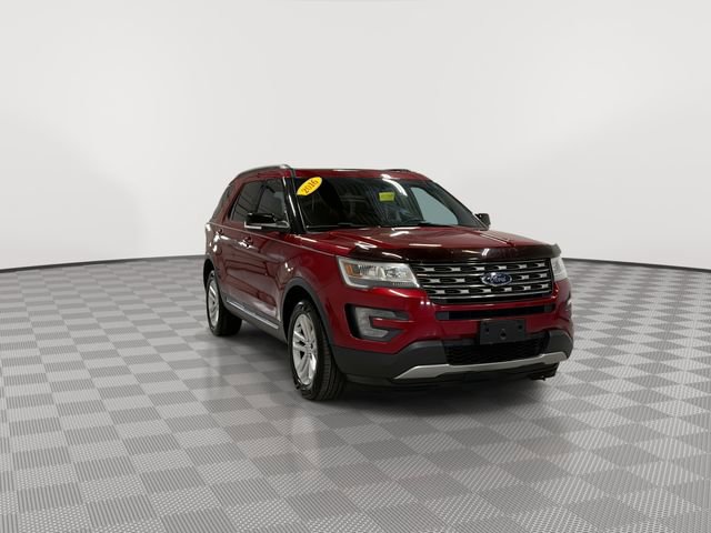 Used 2016 Ford Explorer XLT w/ Equipment Group 202A image 2