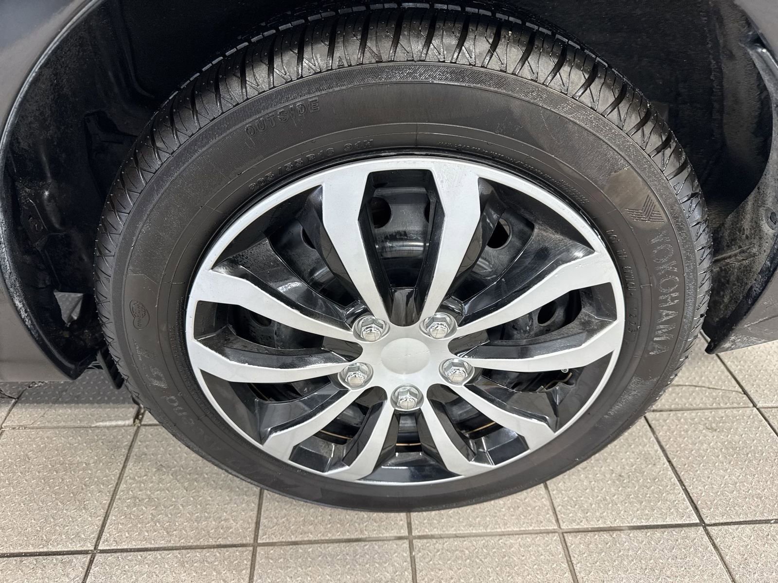 Used 2017 Toyota Corolla LE w/ Carpet Mat Package (TMS) FWD image 11