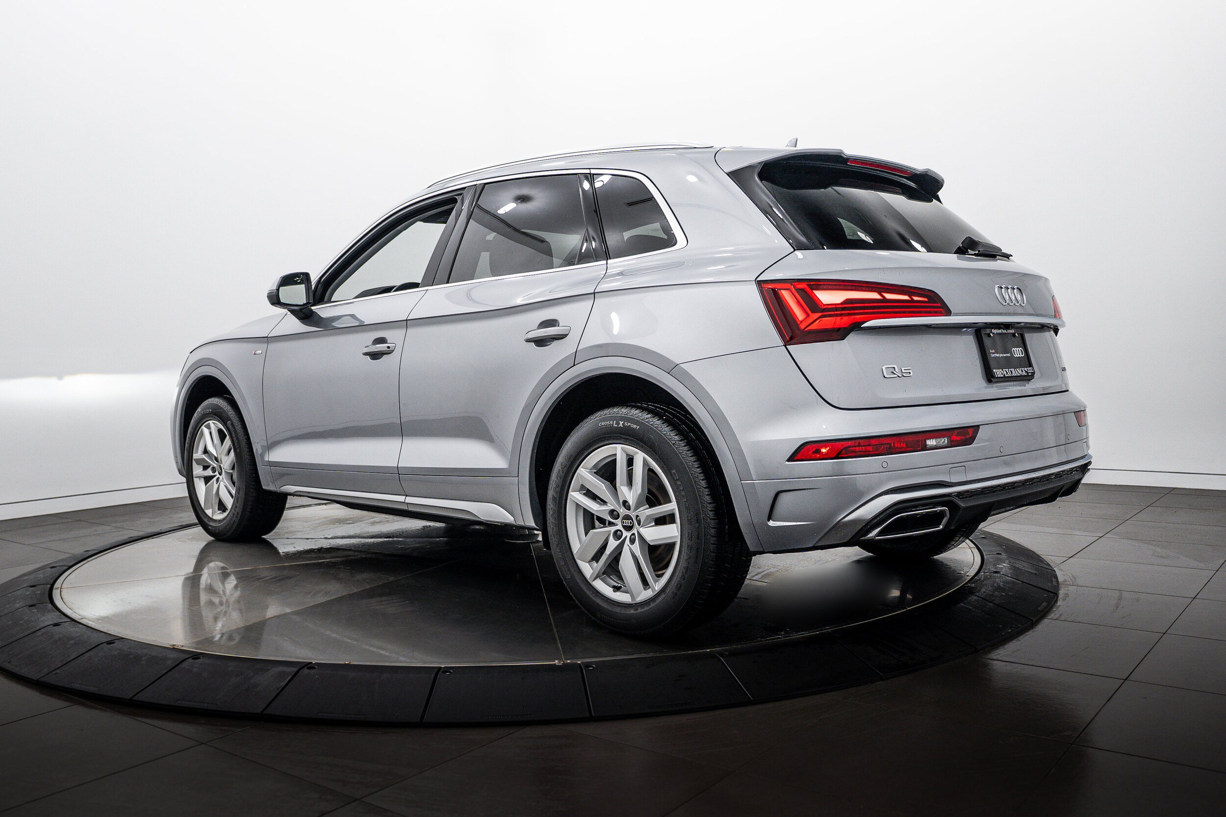 Certified 2023 Audi Q5 2.0T Premium w/ Convenience Package AWD/4WD image 5