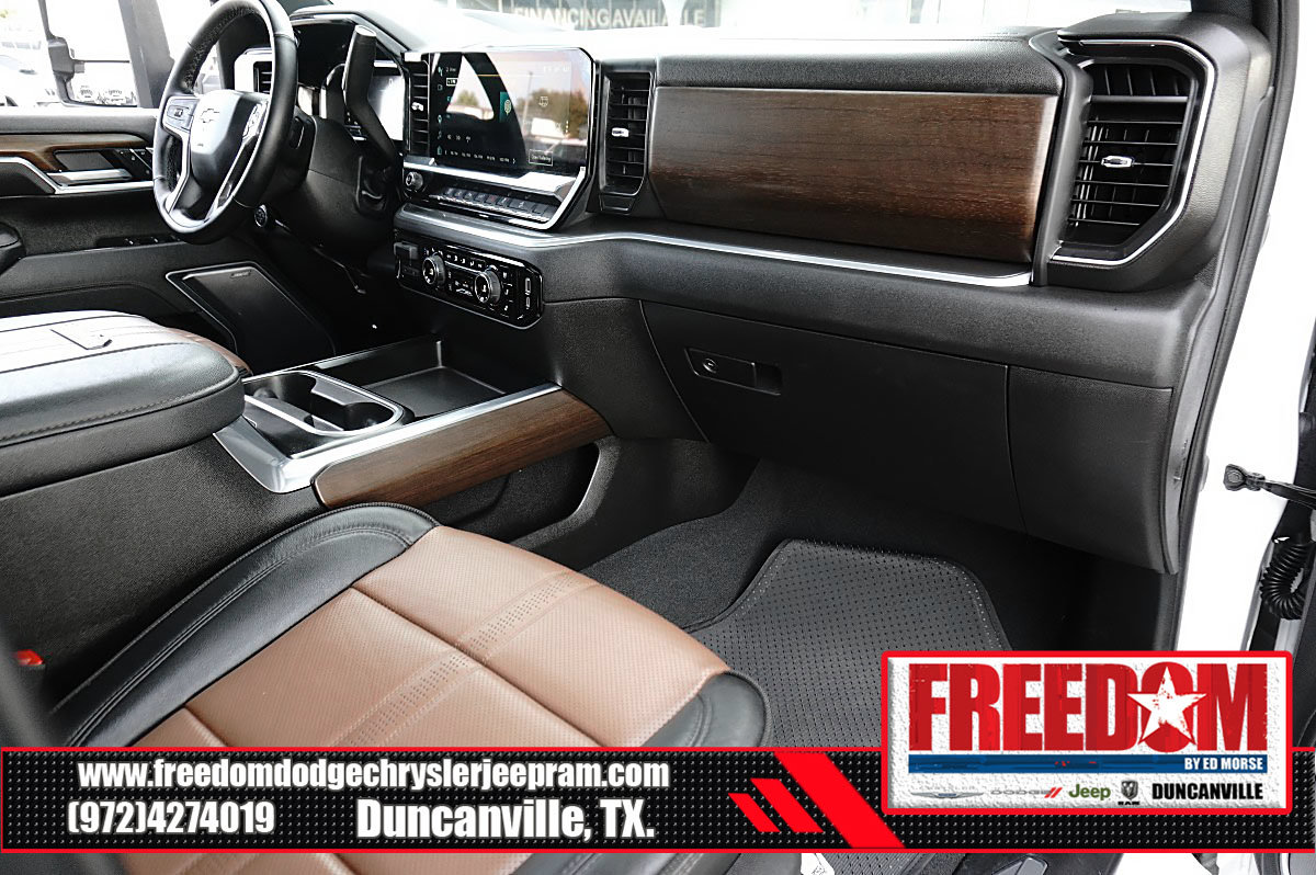 Used 2025 Chevrolet Silverado 2500 High Country w/ High Country Premium Package AWD/4WD image 12