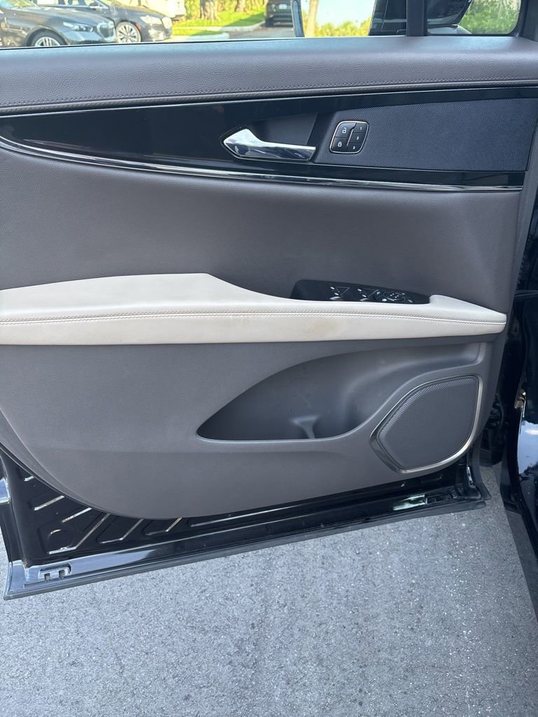 Used 2023 Lincoln Nautilus Standard w/ Premium Package image 5