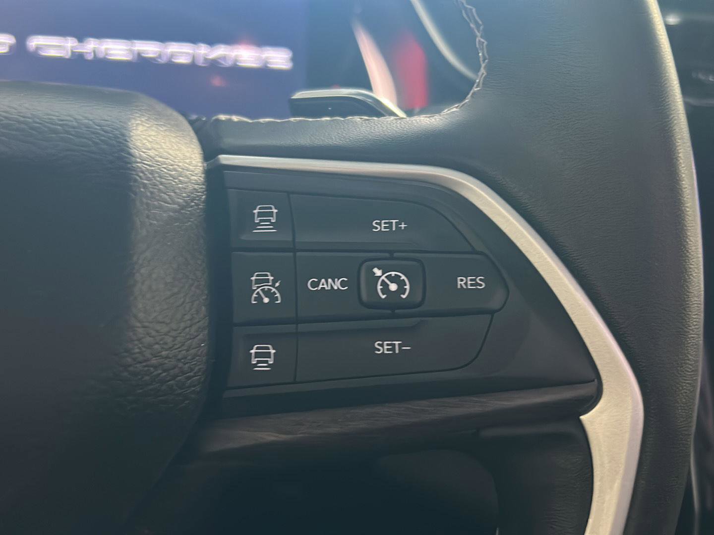 Used 2022 Jeep Grand Cherokee L Limited AWD/4WD image 16