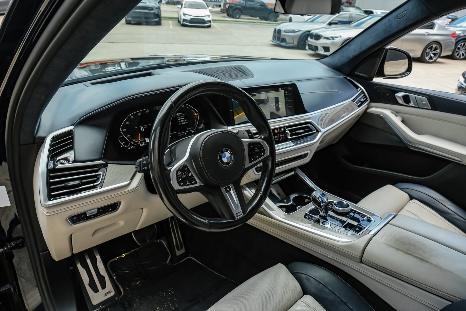 Used 2021 BMW X7 xDrive40i w/ M Sport Package AWD/4WD image 2