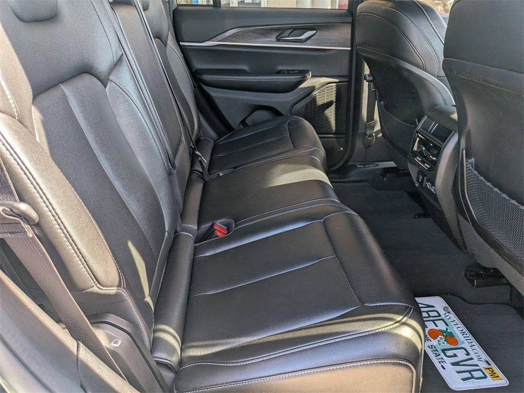 Used 2024 Jeep Grand Cherokee Limited image 31