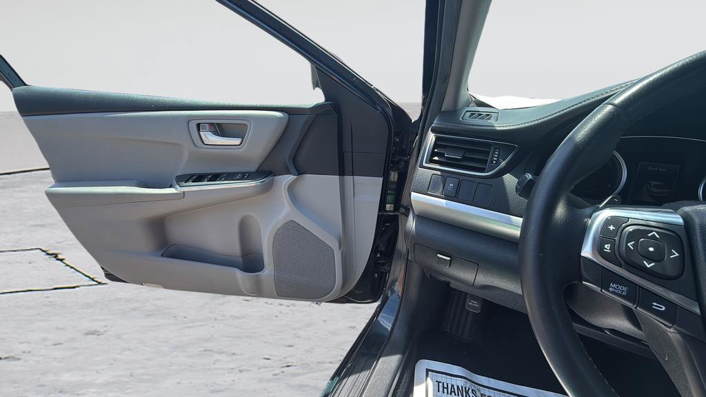 Used 2015 Toyota Camry SE FWD image 22