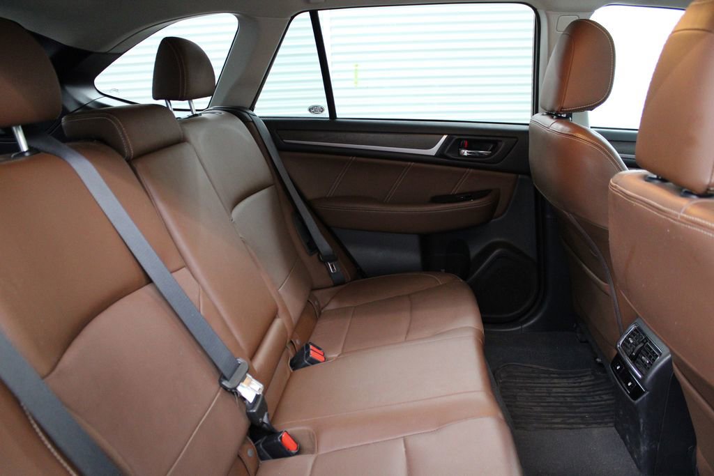 Used 2017 Subaru Outback 3.6R Touring w/ Popular Package #5A image 28