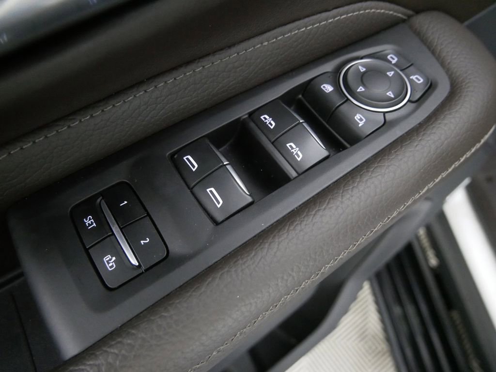 Used 2023 GMC Yukon XL Denali image 14