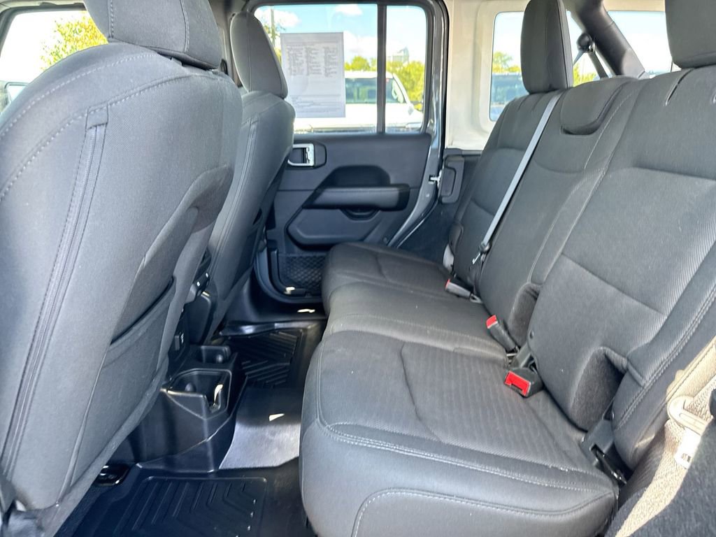 Used 2018 Jeep Wrangler Unlimited Sahara image 7