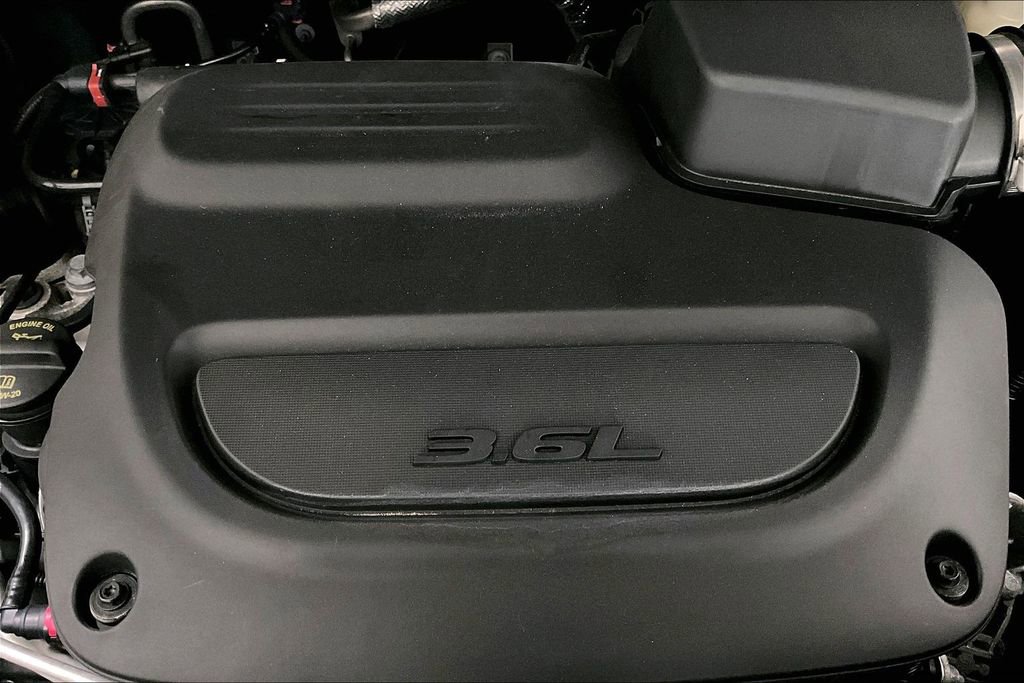 Used 2021 Chrysler Pacifica Touring-L image 28