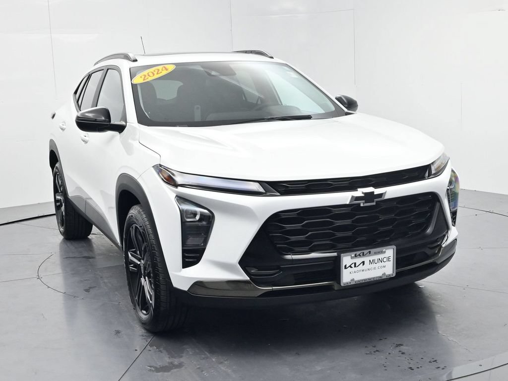 Used 2024 Chevrolet Trax ACTIV w/ Sunroof Package FWD image 2