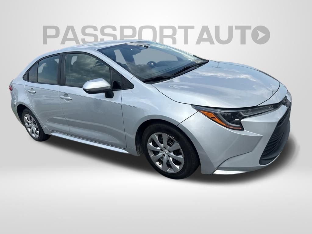 Used 2023 Toyota Corolla LE FWD image 2