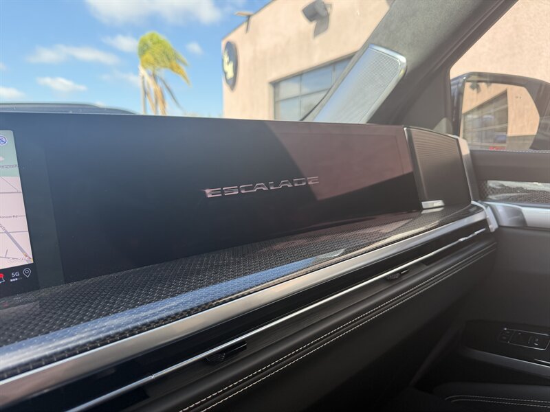 Used 2026 Cadillac Escalade ESV V AWD/4WD image 15