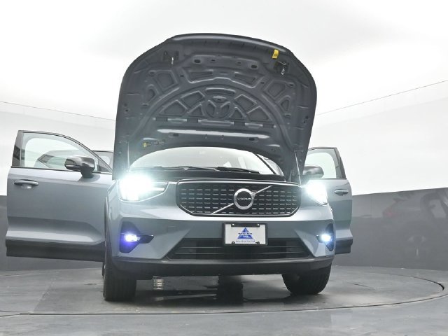 Used 2023 Volvo XC40 B5 Plus w/ Protection Package Premier AWD/4WD image 53