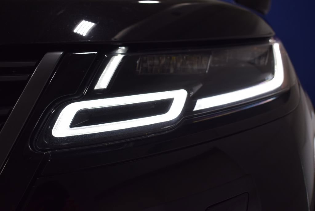 Used 2020 Land Rover Range Rover Velar R-Dynamic S image 31