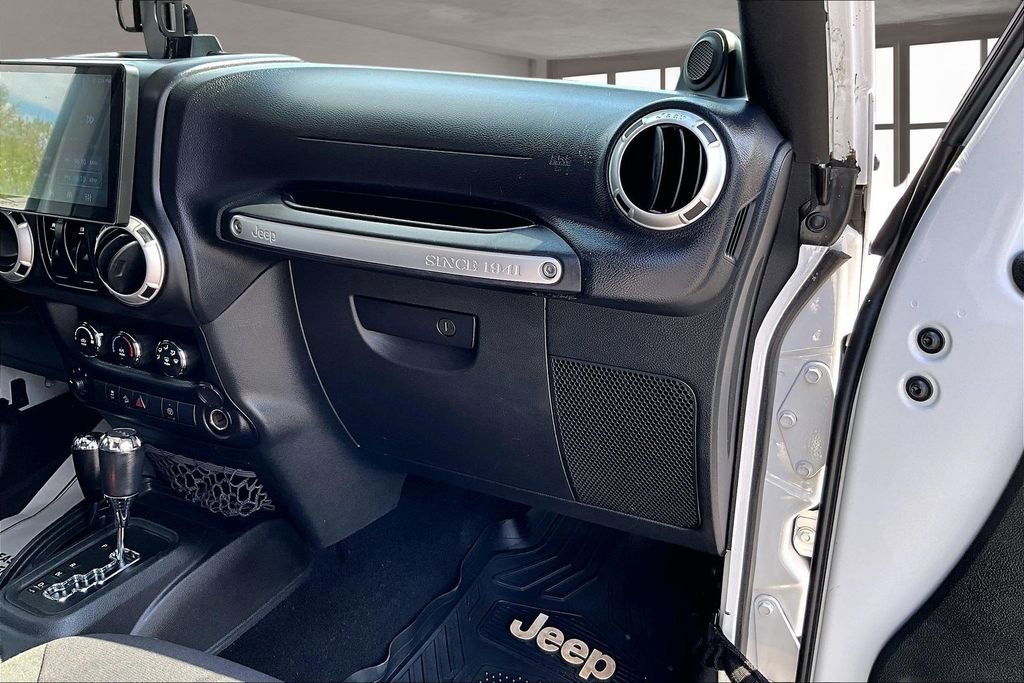 Used 2013 Jeep Wrangler Sahara w/ Dual Top Group AWD/4WD image 19