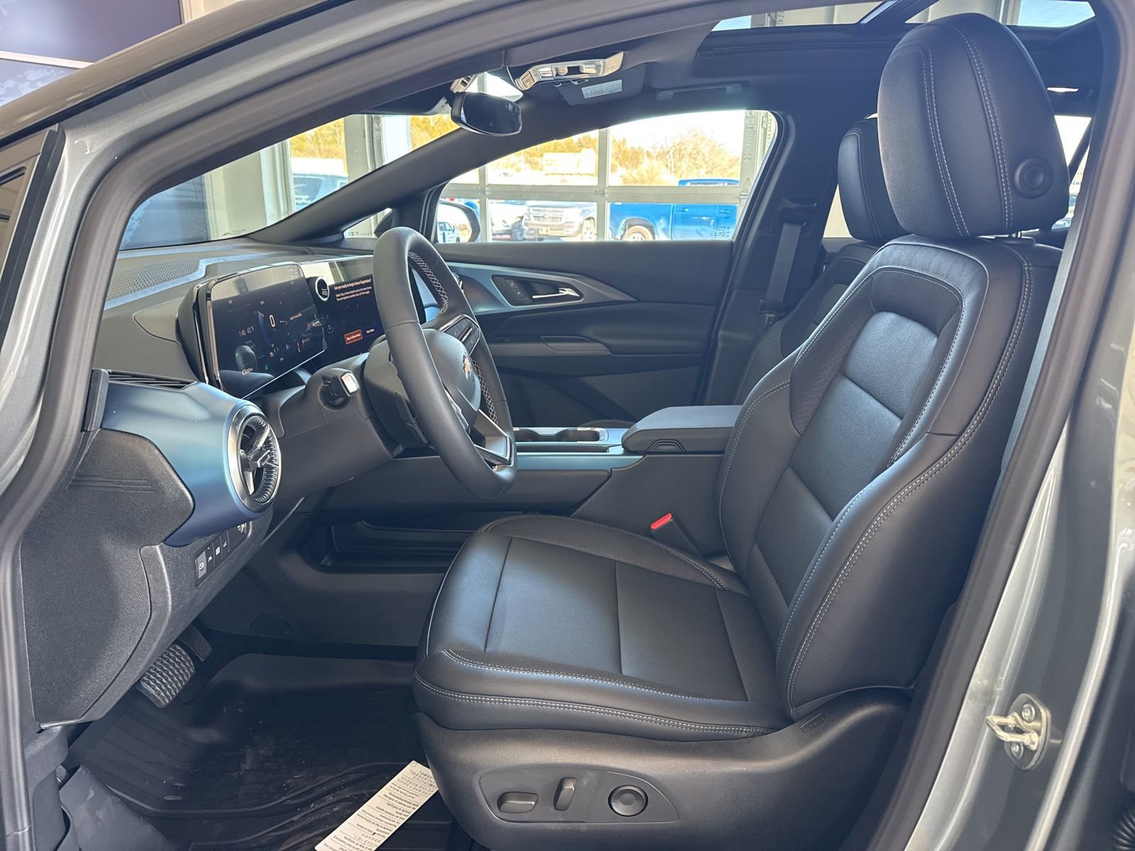 New 2026 Chevrolet Equinox EV LT image 17