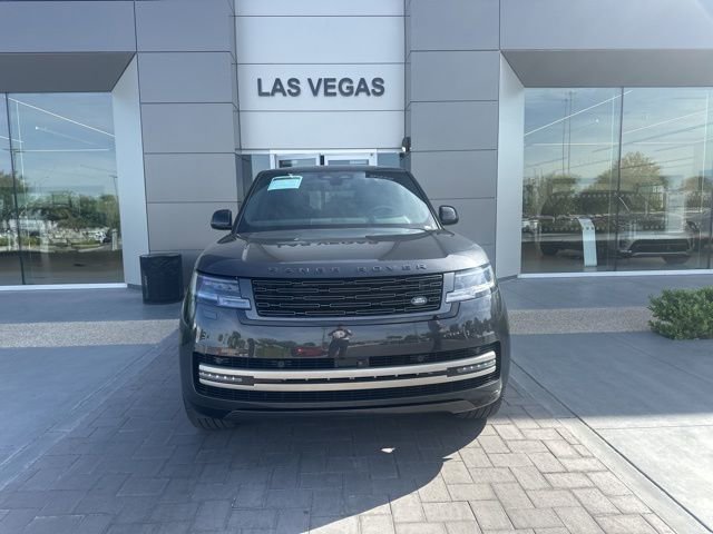 Used 2024 Land Rover Range Rover Long Wheelbase SE image 2
