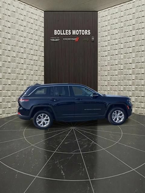 Certified 2023 Jeep Grand Cherokee Limited AWD/4WD image 3