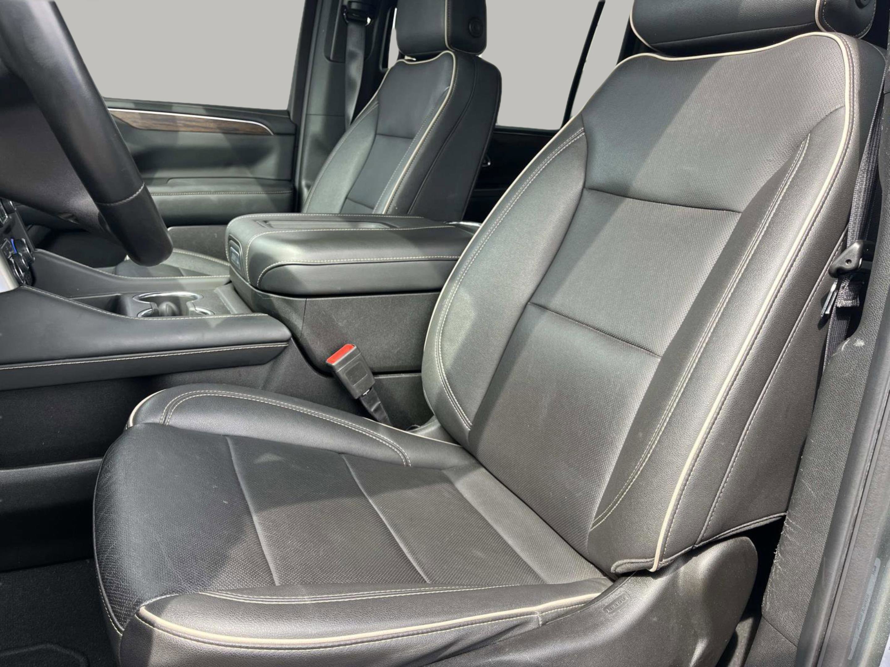 Used 2023 Chevrolet Suburban Premier AWD/4WD image 35