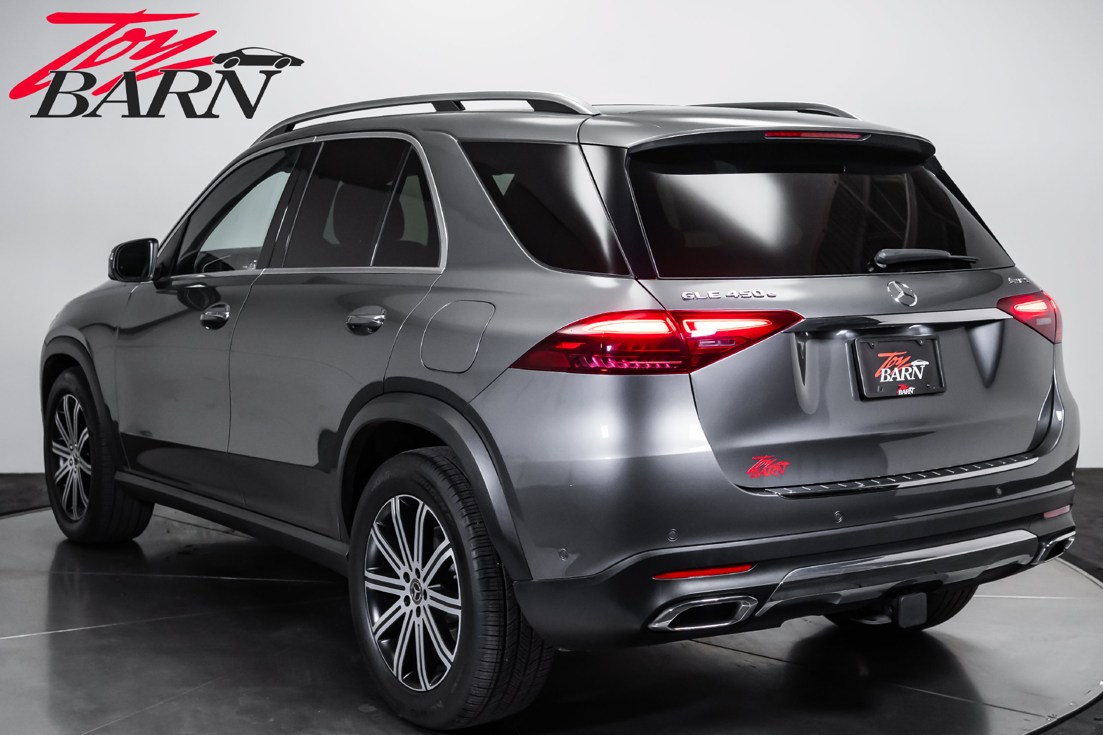 Used 2025 Mercedes-Benz GLE 450e 4MATIC w/ Driver Assistance Package image 3