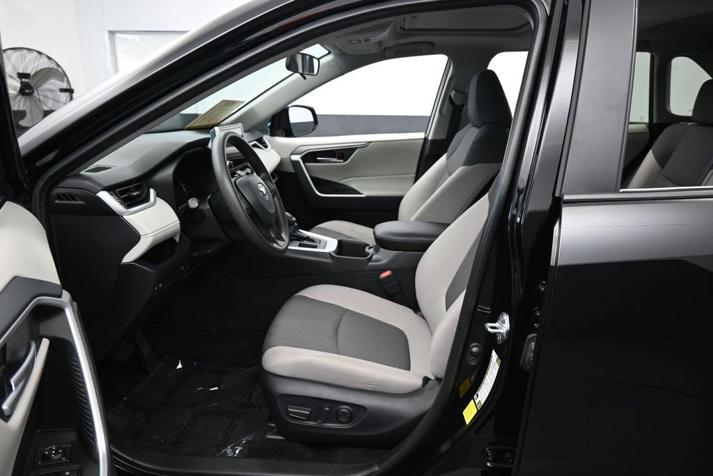 Used 2025 Toyota RAV4 XLE w/ Convenience Package FWD image 11